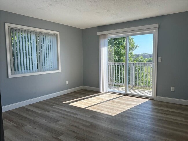 Building Photo - 728 Beverage Hill Ave