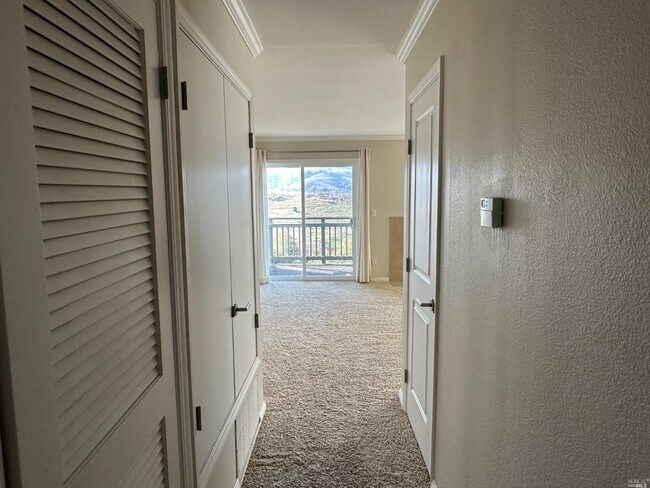 Foto del edificio - 311 Spyglass Pkwy