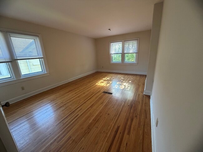 Building Photo - 2757 Indianola Ave