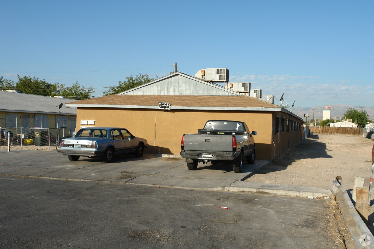 Building Photo - 2555 Ellis