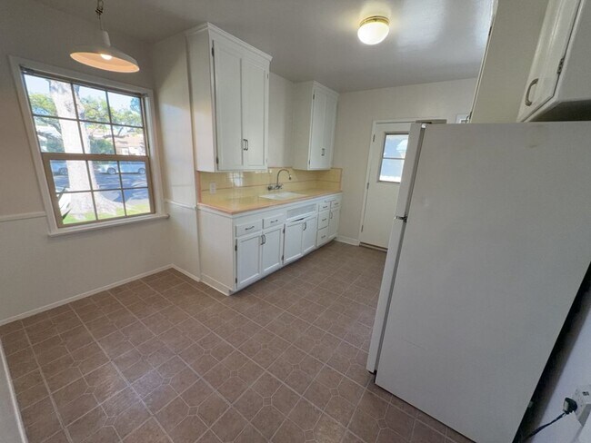 Building Photo - 517