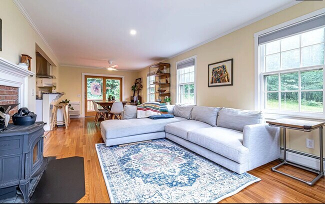 Building Photo - 32 Westview Ln