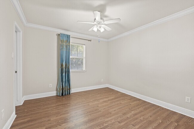 Foto del edificio - 404 Cavendish Dr