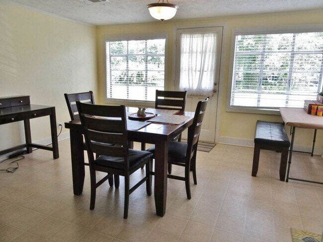 Foto del edificio - 2120 Briarcliff Dr