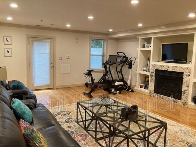 Foto del edificio - 2448 Ontario Rd NW