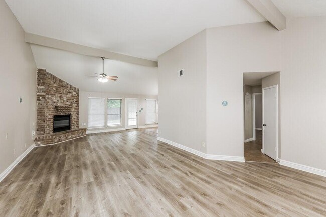 Building Photo - 8530 Sunny Ridge Dr