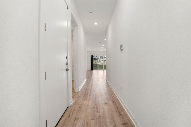 Foto del edificio - 904 Balsora Cv