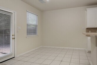 Building Photo - 102 Blue Creek Pl