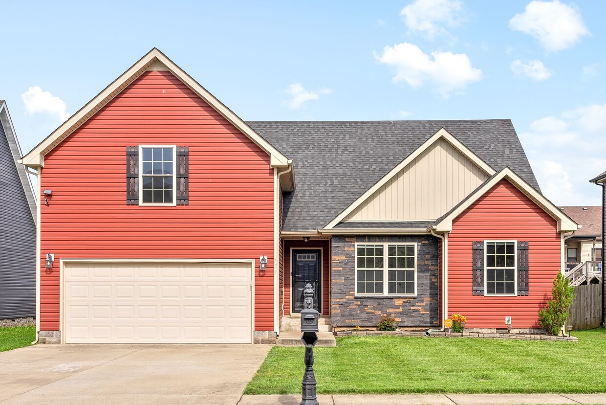 Primary Photo - Pet Friendly Three Bedroom with Bonus!