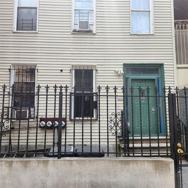 Building Photo - 396 E 155th St