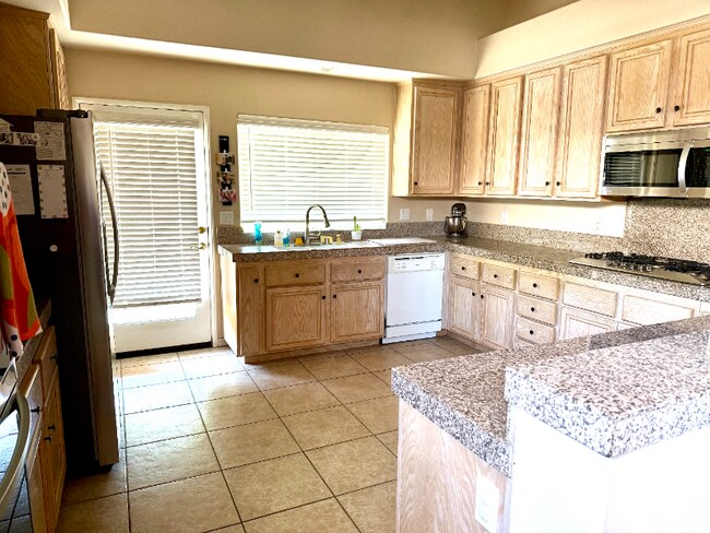 Foto del edificio - 45124 Big Canyon St