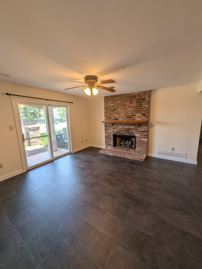 Building Photo - 2 Bed/ 2 Bath- Village South Condominiums - Available NOW!