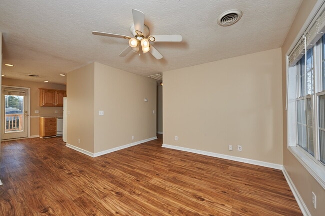 Foto del edificio - Coming Soon: 2BR, 1 1/2 BA condo, upstairs unit. (Please do not apply without speaking with us fi...