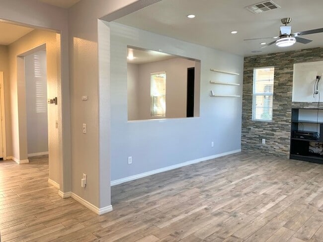 Building Photo - Oxnard | 3 Bed + 2.5 Bath Home | Riverpark Community