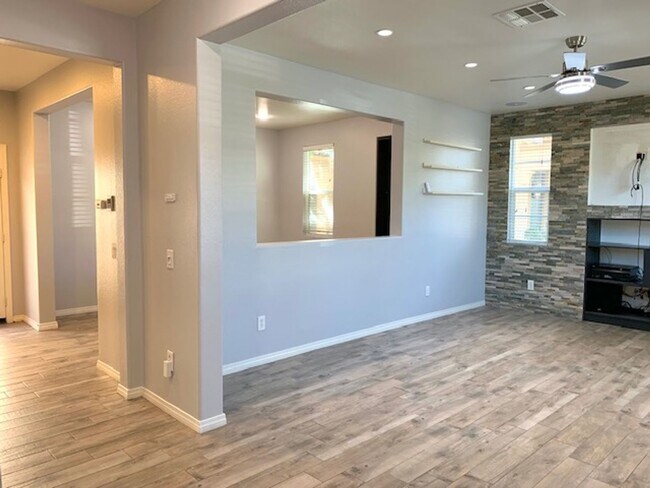 Foto del edificio - Oxnard | 3 Bed + 2.5 Bath Home | Riverpark Community