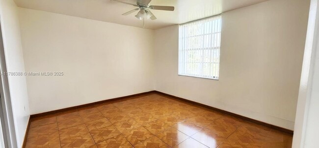 Foto del edificio - 10000 NW 80th Ct