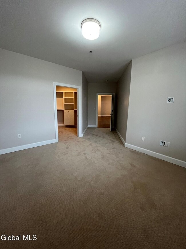 Foto del edificio - 2 West Ave