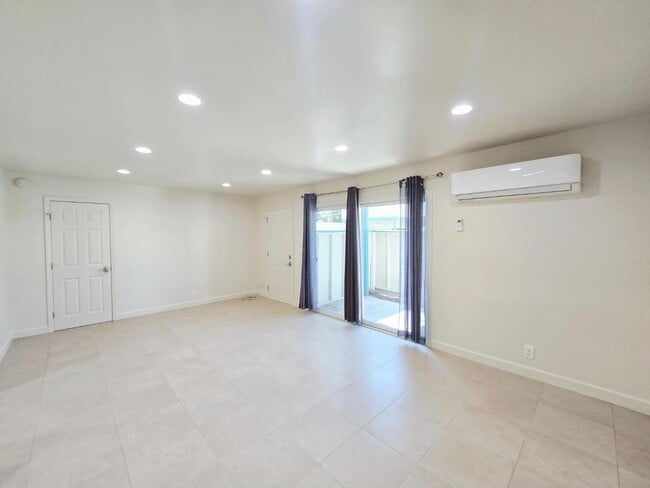 Building Photo - 10218 E Pk Cir