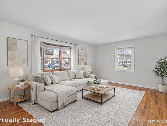 Foto del edificio - 240 Sunnyridge Ave