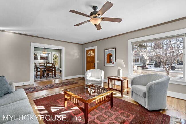 Building Photo - 3 br, 2.5 bath House - 711 NW Broadway Street