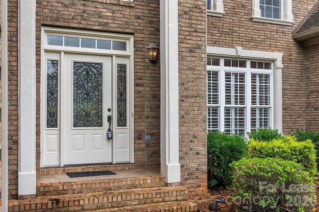 Foto del edificio - 334 Stonecliff Ln