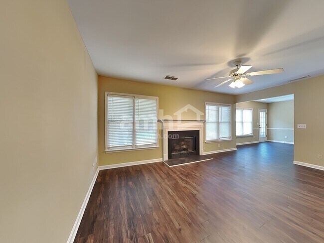 Building Photo - 125 White Sands Ct NE