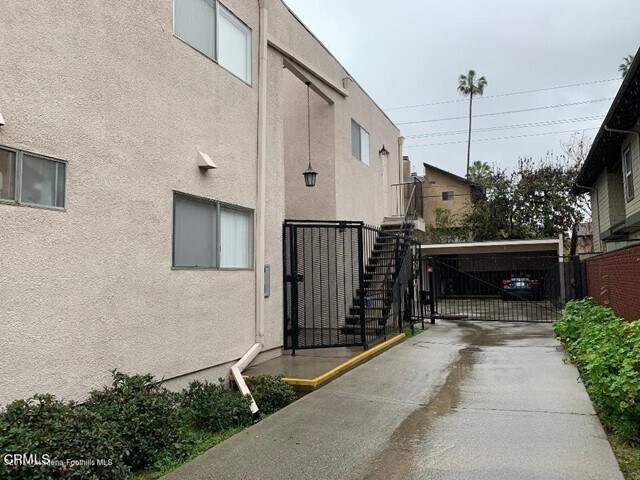 Building Photo - 48 S Oak Ave