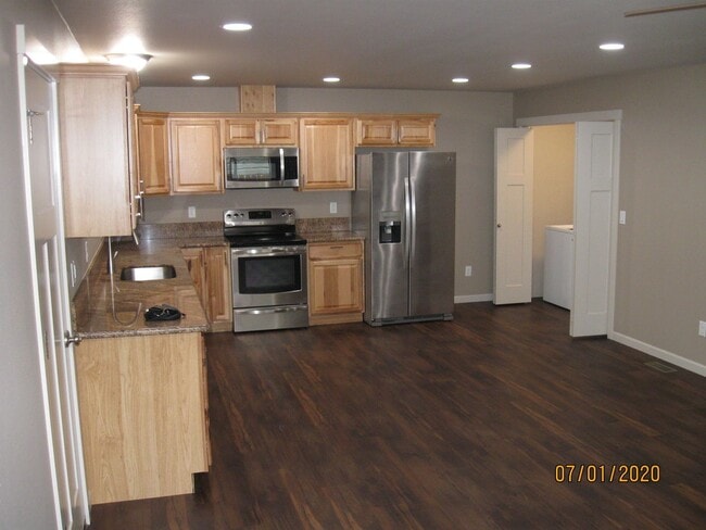 Building Photo - Must See 3 Bedroom with Fenced Yard!