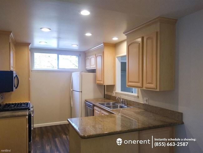 Building Photo - 3 br, 1.5 bath House - 4590 Westmont Ave -