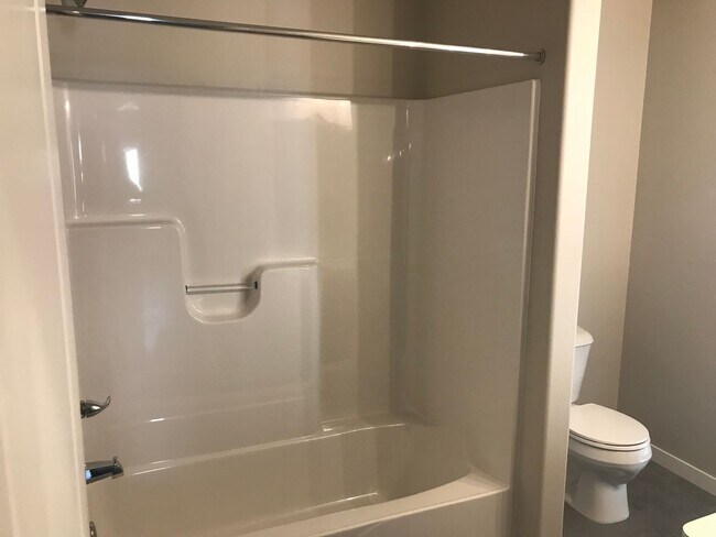 Foto del edificio - 4 Bed 2 Bath Single Family Home