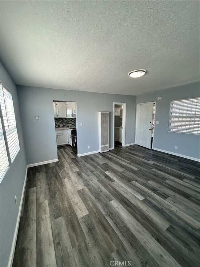 Foto del edificio - 6517 1/2 Avalon Blvd-4-4