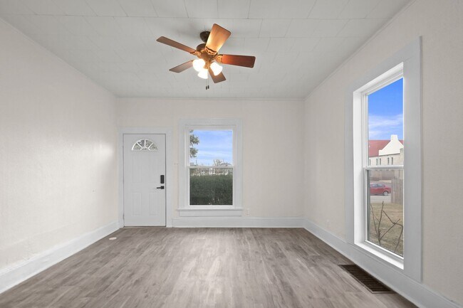 Foto del edificio - 131 W 13th St