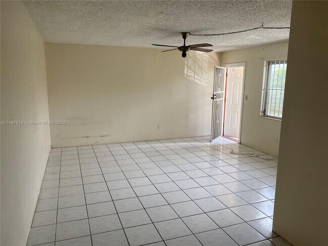 Foto del edificio - 12195 W Dixie Hwy