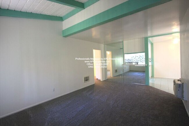 Building Photo - 1 Bedroom 1 bathroom upstairs condo in the...