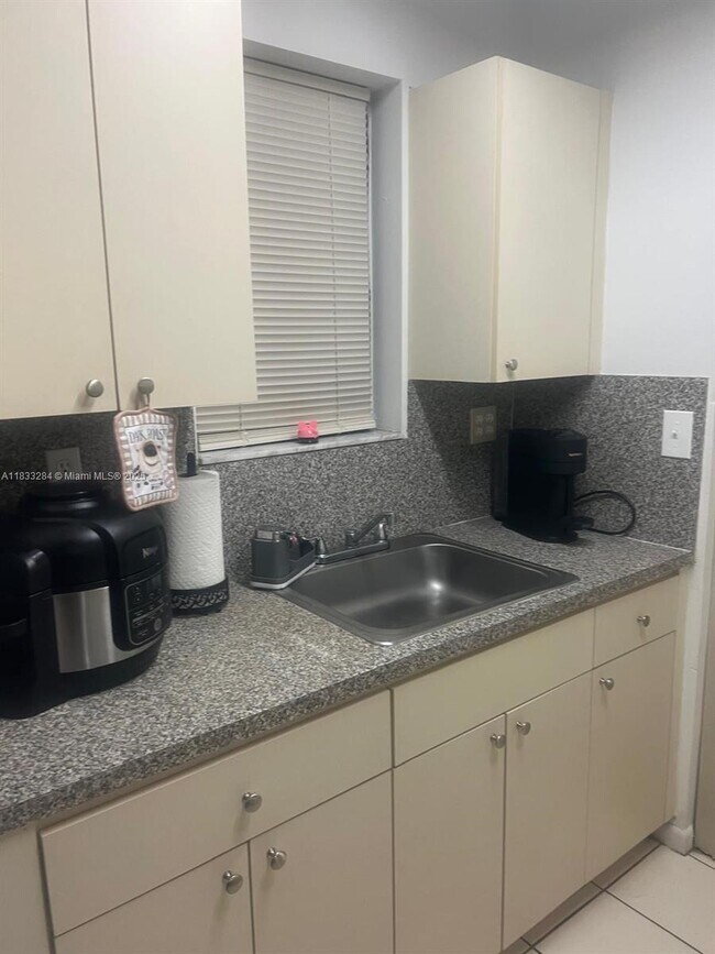 Foto del edificio - 580 NW 114th Ave
