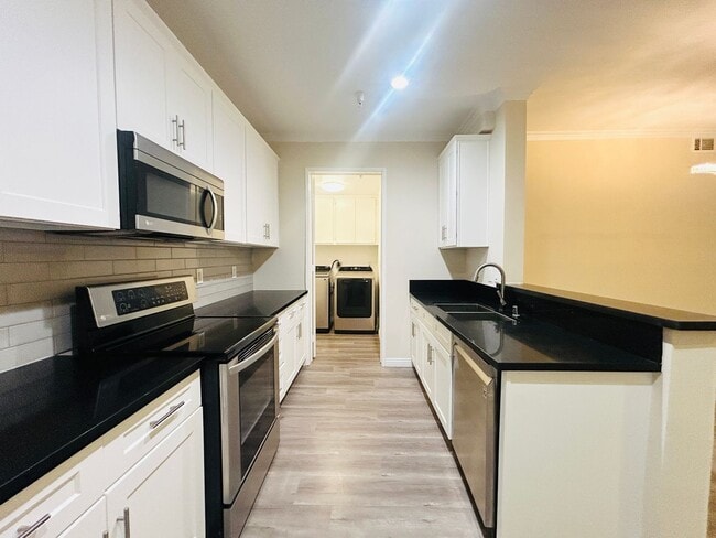 Building Photo - Barcelona Towers Condo Community In Koreat...