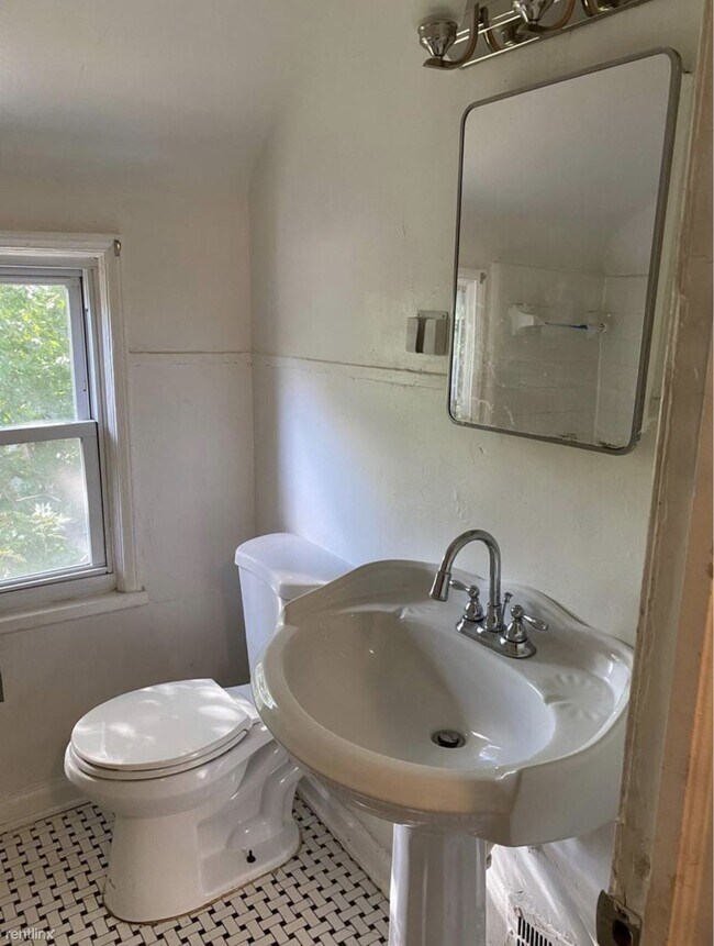 Foto del edificio - 2 br, 1 bath House - 20229 Meyers Rd Meyers