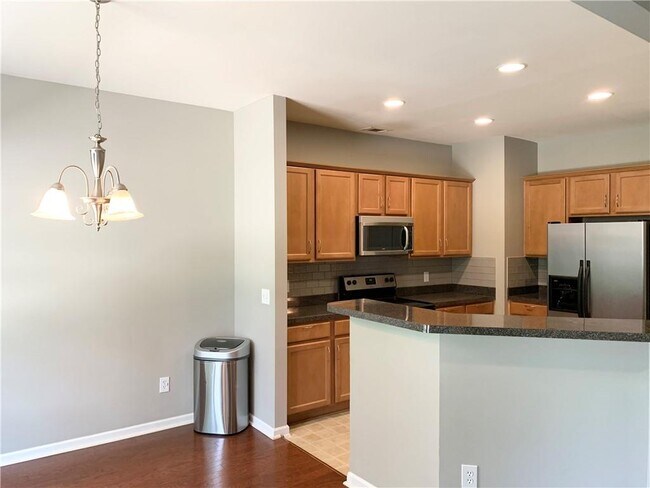 Building Photo - 306 Kaley Dr