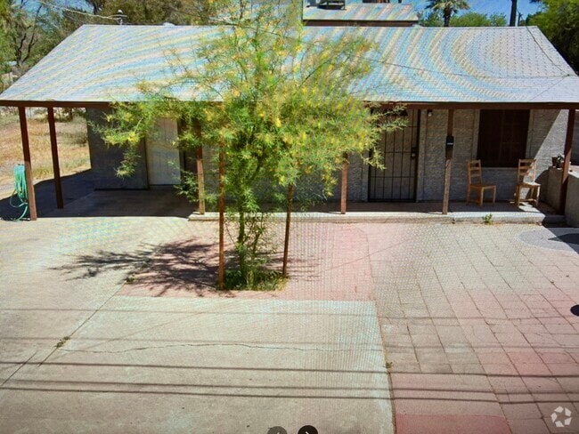 Building Photo - 1205 S Farmer Ave