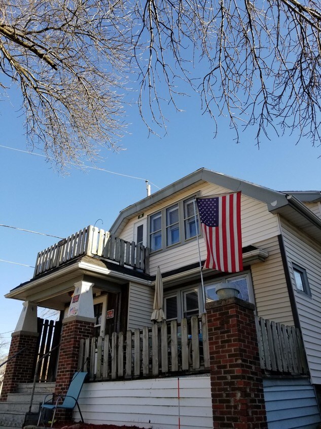 Cozy 2 Bedroom Duplex near Wauwatosa