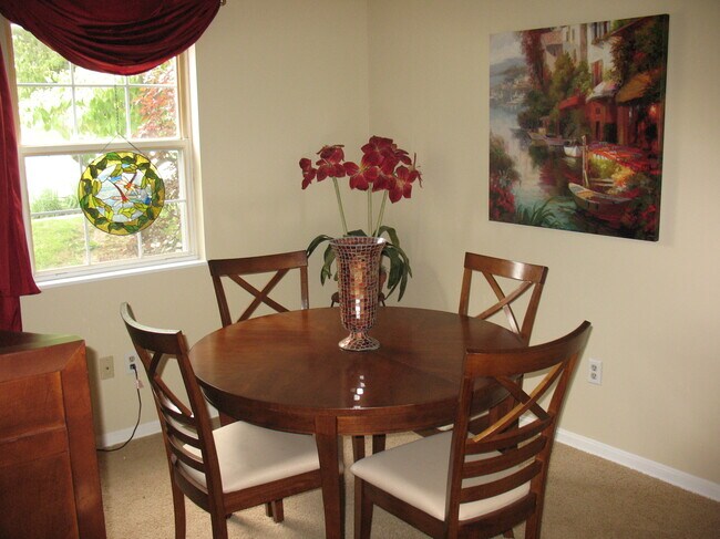 Foto del edificio - 1048 W Foxcroft Dr