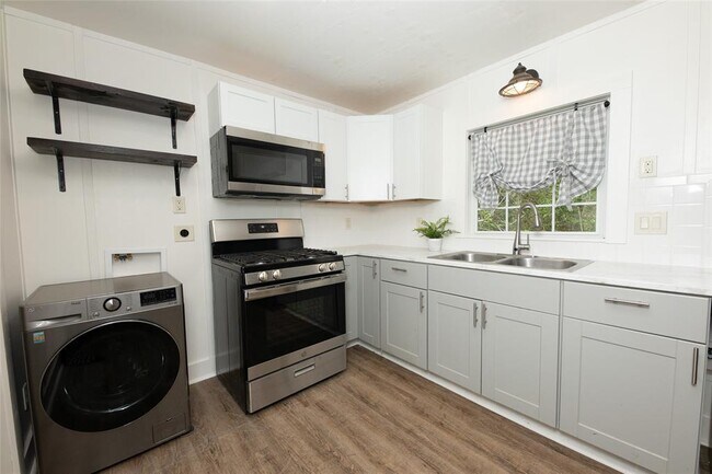 Building Photo - 286 Sweet pea Ln