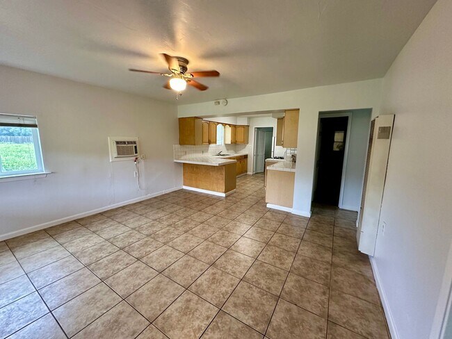 Foto del edificio - Country living 2 bedroom 1 bathroom house ...