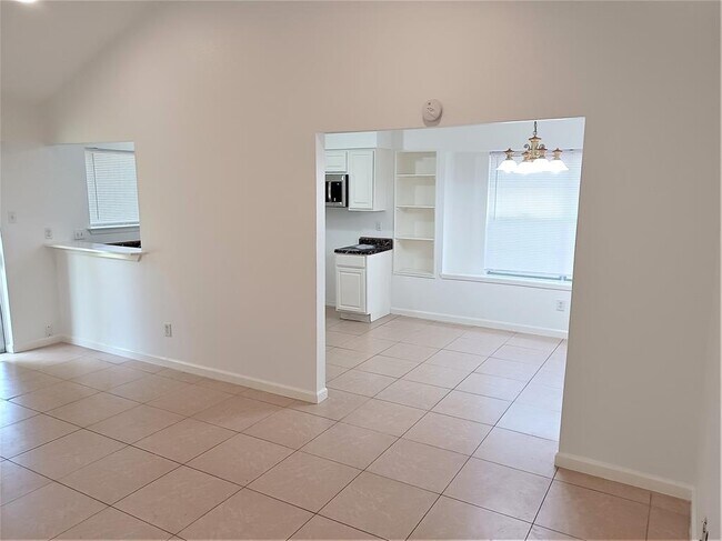 Building Photo - 15219 Mesa Dr