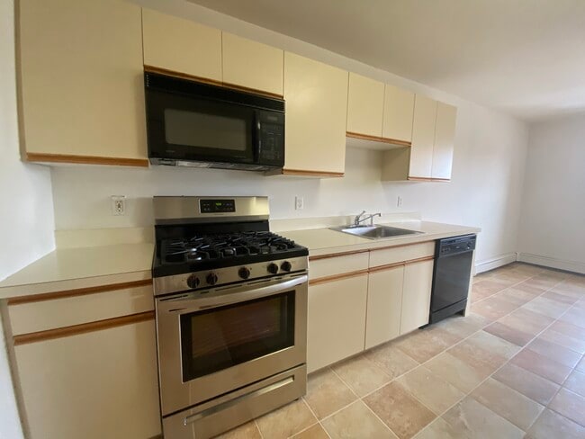 Building Photo - 56 Riverview Ct