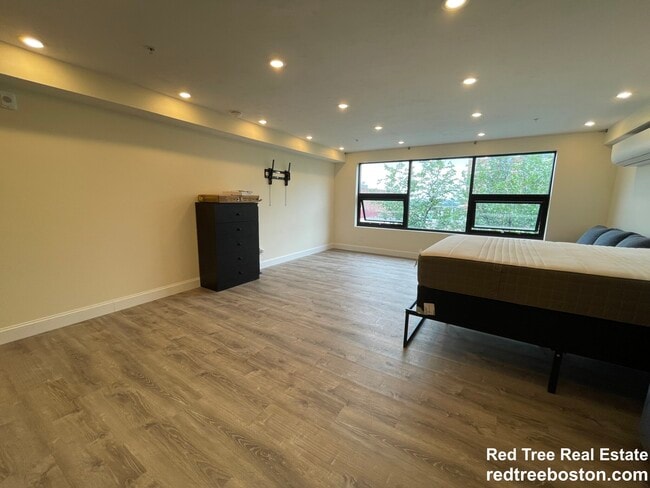 Foto del edificio - 1028a Commonwealth Ave