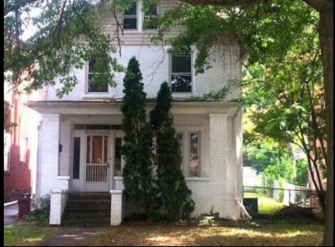Primary Photo - 615 10th Ave