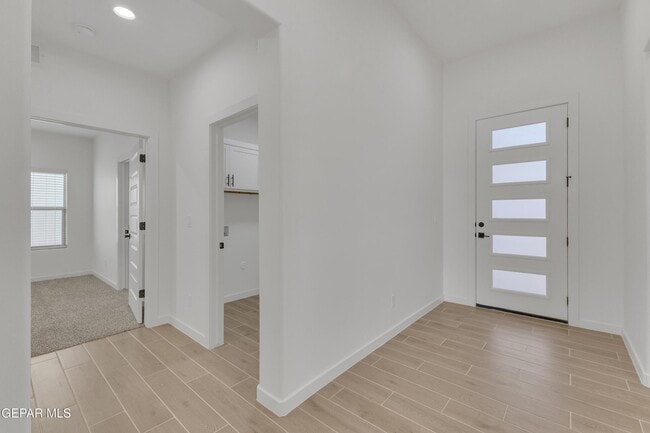 Building Photo - 12716 Middlesbrough Ave