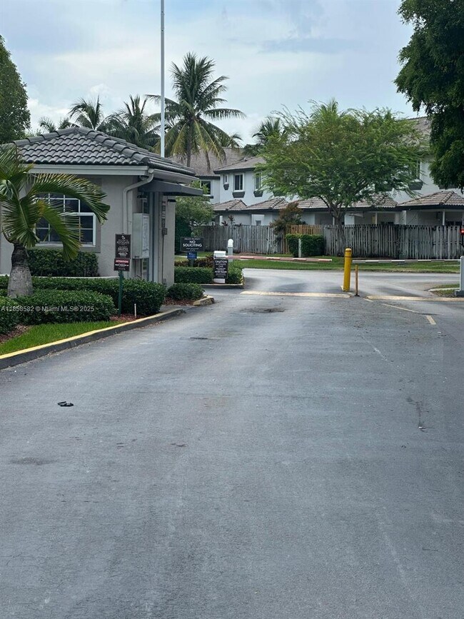 Foto del edificio - 2641 SE 20th Ct