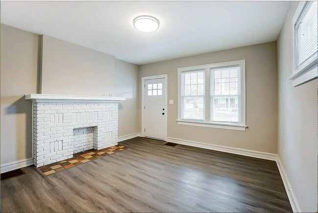 Building Photo - 99 N Harris Ave